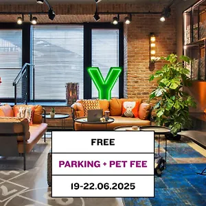 Hotel Moxy Praga, Varšava